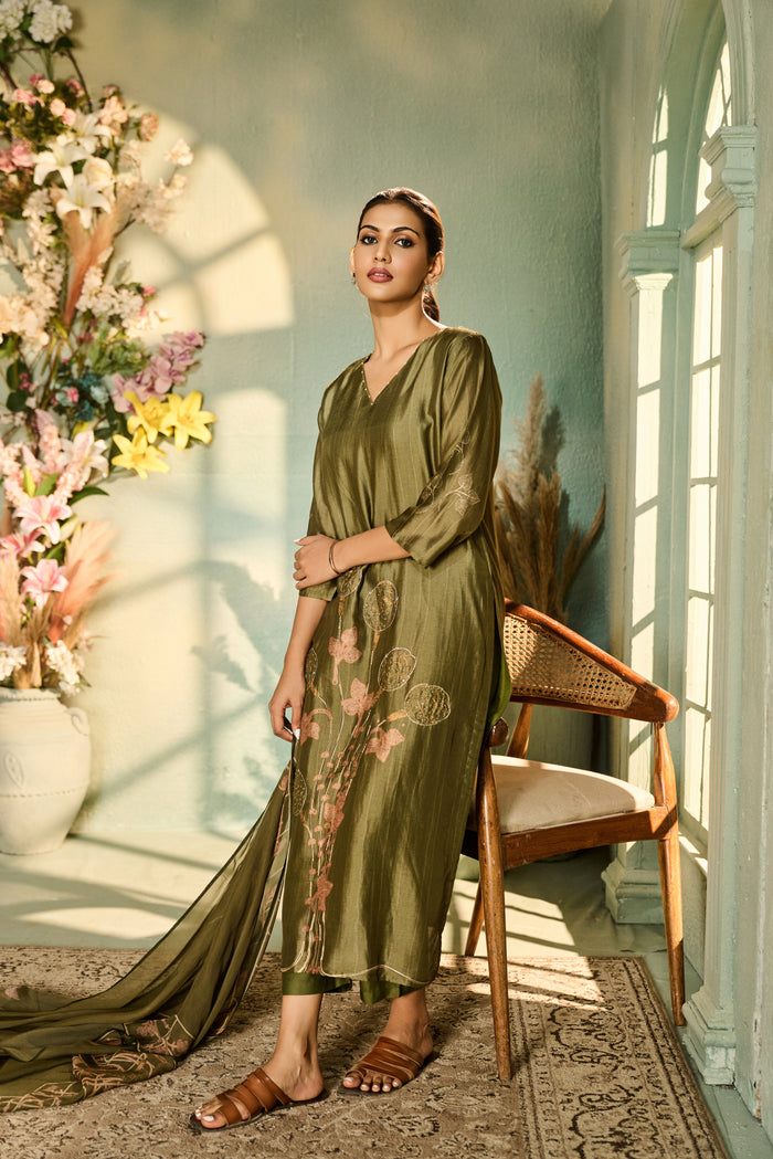 GREEN PRINTED SILK EMBROIDERED KURTA SET | Nishly Fashion House