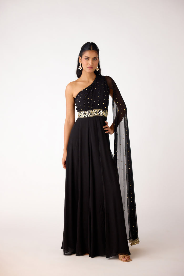 BLACK GEORGETTE ONE SIDE SHOULDER JMPSUIT