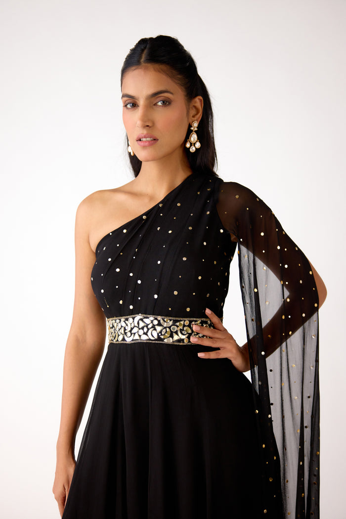 BLACK GEORGETTE ONE SIDE SHOULDER JMPSUIT