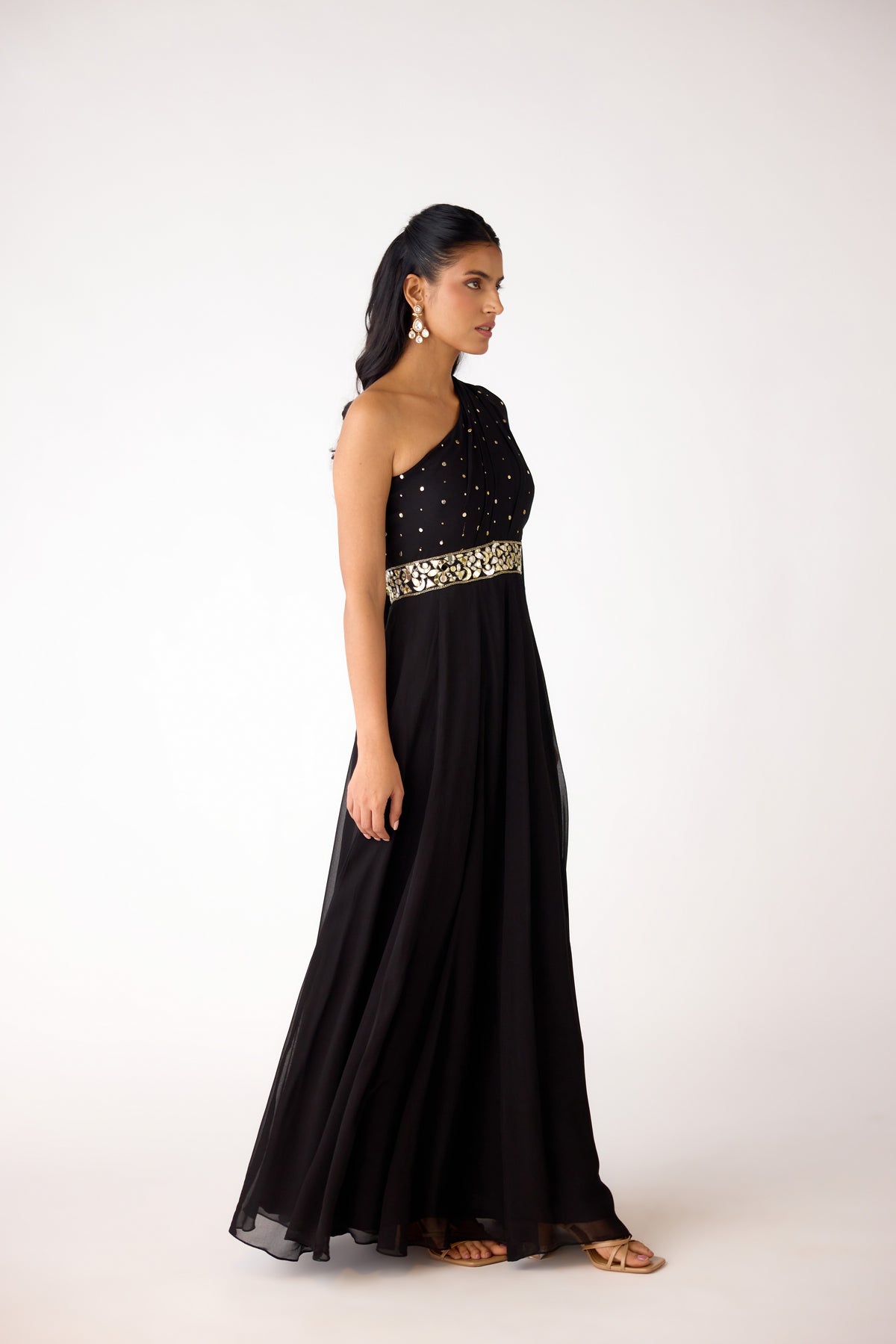 BLACK GEORGETTE ONE SIDE SHOULDER JMPSUIT