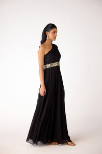 BLACK GEORGETTE ONE SIDE SHOULDER JMPSUIT