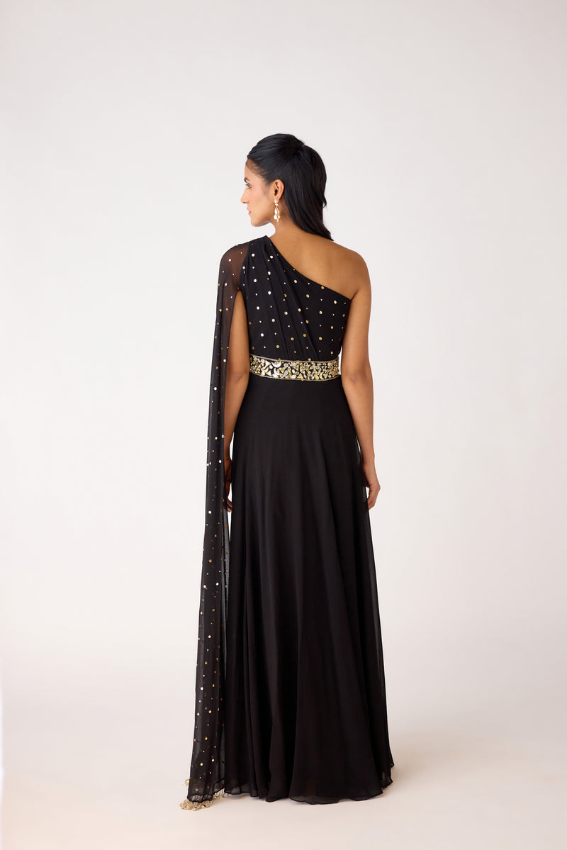 BLACK GEORGETTE ONE SIDE SHOULDER JMPSUIT