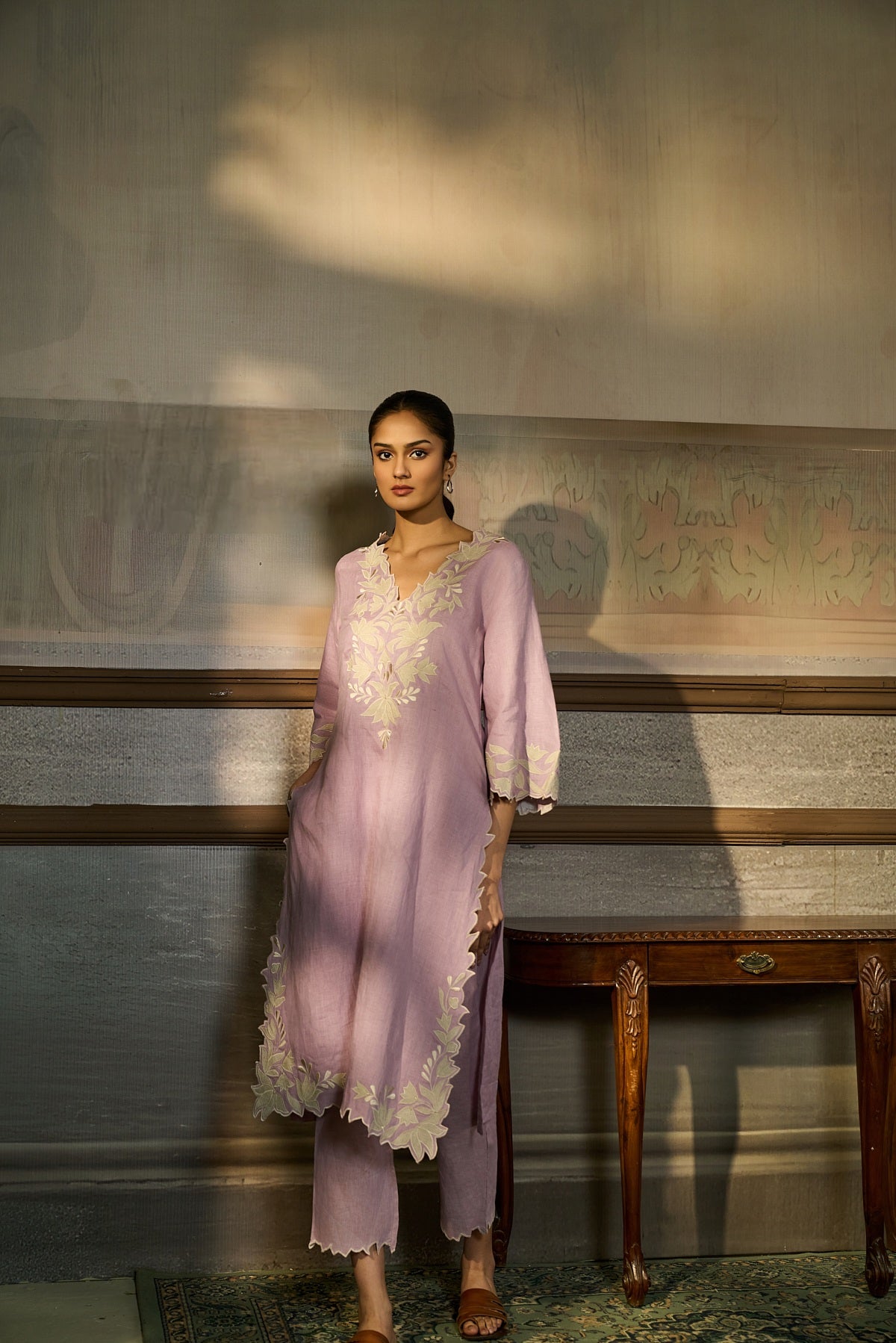 LILAC EMBROIDERED LINEN KURTA SET
